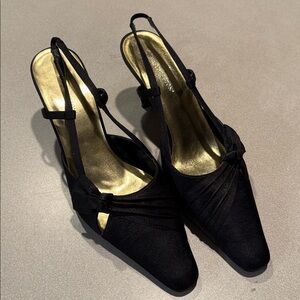 Lovely Worthington silky sling-back heels, size 10M with cute bow detailing